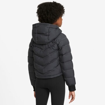 Nike Sportswear Jacke in Schwarz