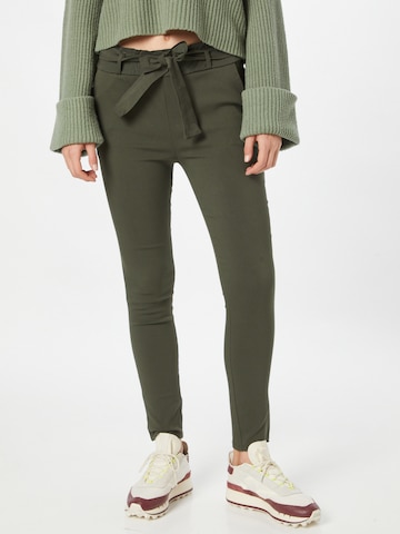 Coupe slim Pantalon 'Bengi' Hailys en vert : devant