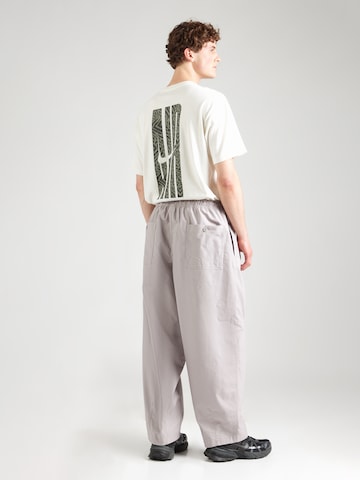 Baggy Pantalon à pince 'CLUB' Nike Sportswear en gris
