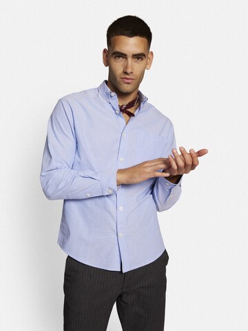 Redefined Rebel - Regular Fit Camisa 'Oxford' em azul: frente