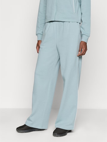 ONLY PLAY - Pierna ancha Pantalón deportivo en azul: frente