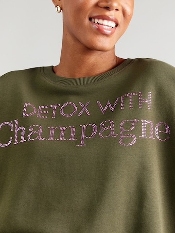 Sweat-shirt 'Detox With Champange' miss goodlife en vert