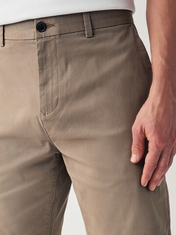 Next Slimfit Chinobyxa i beige