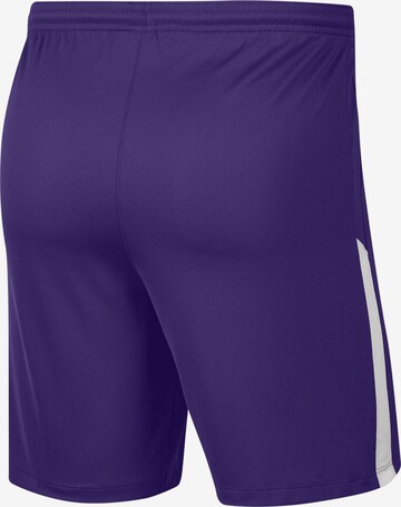 NIKE Regular Sportshorts in Lila