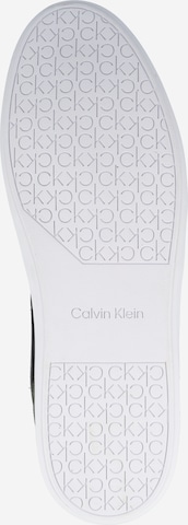 Calvin Klein حذاء رياضي بلا رقبة بلون 