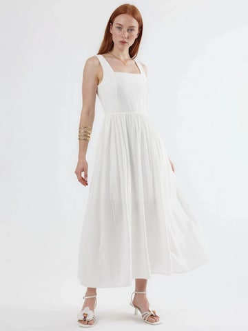 Robe Busem en blanc : devant