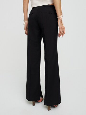 Loosefit Pantalon à plis 'Lulu' Bella x ABOUT YOU en noir