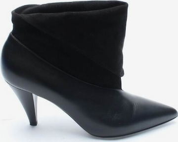 Givenchy Dress Boots in 39 in Black: front