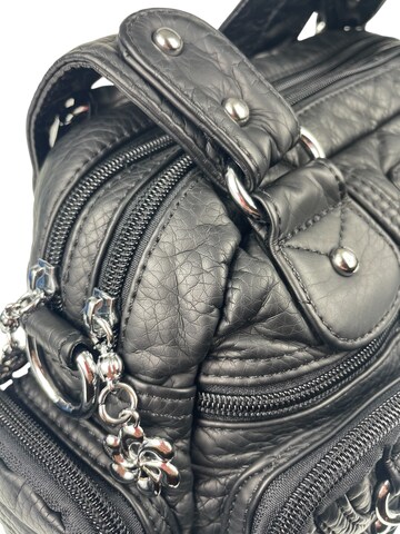 Kumixi Handbag in Black
