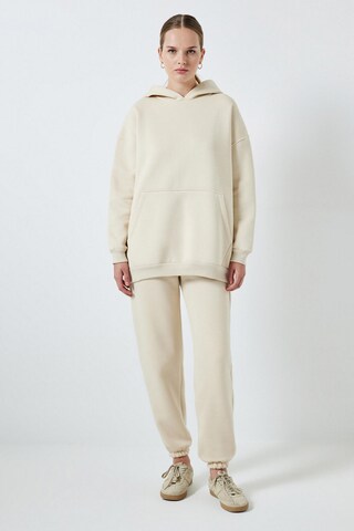 Touche Prive Joggingpak in Beige: voorkant