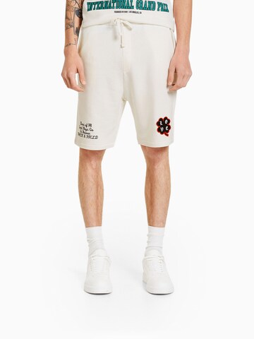 Bershka Loosefit Shorts in Weiß: Vorderseite