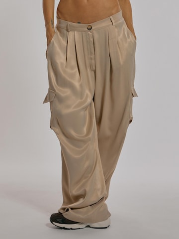 ABOUT YOU x Chiara Biasi Loose fit Pleat-Front Pants 'Iris' in Beige: front