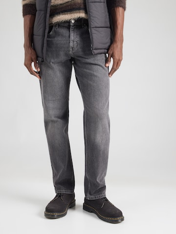 Regular Jeans 'PETE' de la QS pe gri: față