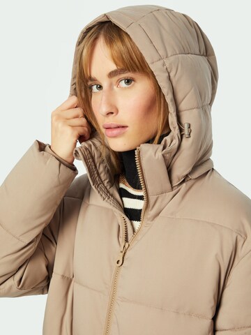 Manteau d’hiver Girlfriend Collective en marron