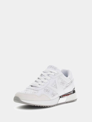 Sneaker low 'Mickay' de la GUESS pe alb