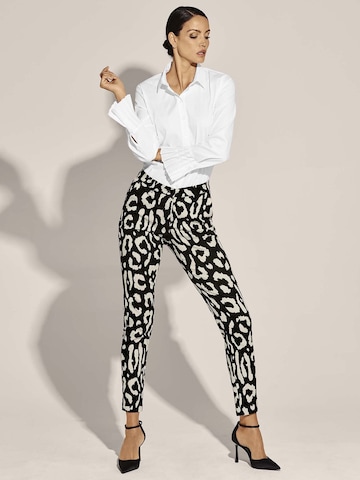 MADELEINE Slimfit Broek in Zwart