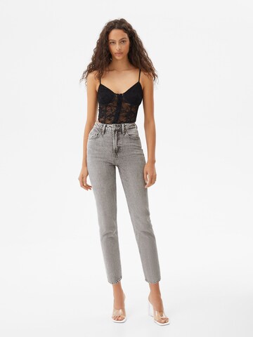 Bershka Regular Jeans i grå