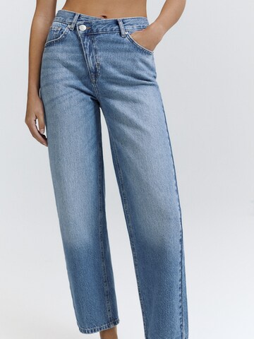 Largi Jeans de la Pull&Bear pe albastru: față