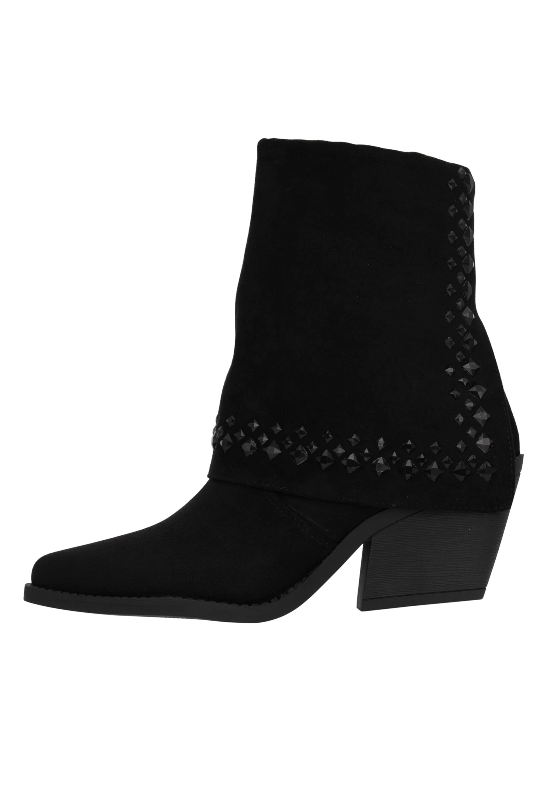 Salinyang Booties in Black