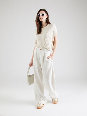 Wide leg Pantaloni con pieghe di & Other Stories in bianco