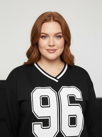 Shape Of You Sweatshirt‌‌‌‌‌‌ in Schwarz