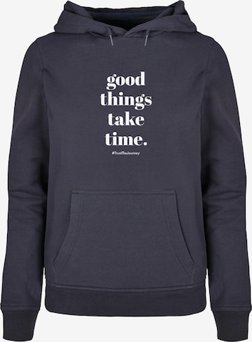 Sweat-shirt 'Good Things Take Time' Merchcode en bleu : devant