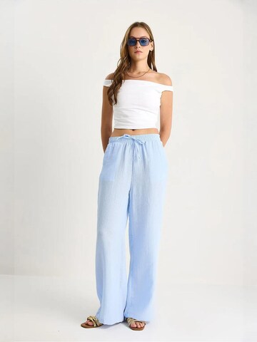 Bianco Lucci Wide leg Pants in Blue