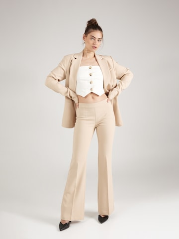 Flared Pantaloni con piega frontale 'Lena' di millane in beige