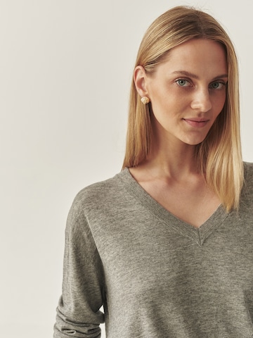 TATUUM - Jersey 'TESS' en gris