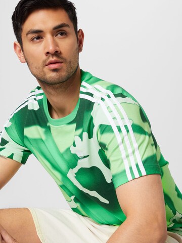 ADIDAS ORIGINALS T-Shirt 'Graphics Camo' in Grün