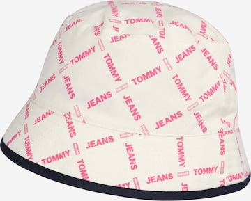 Pălărie de la Tommy Jeans pe alb: față