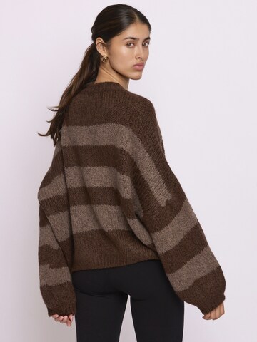 Lilavie Sweater ' Alesaa ' in Brown
