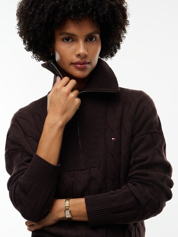 TOMMY HILFIGER Pullover in Braun