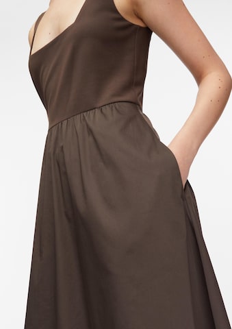 COMMA Jurk in Bruin