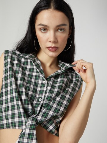 Camicia da donna 'Rachel' di ABOUT YOU x Chiara Biasi in verde