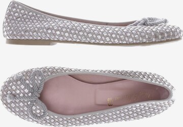 PRETTY BALLERINAS Flats & Loafers in 40 in Grey: front