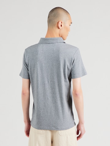 T-Shirt 'NOLAN' GUESS en gris
