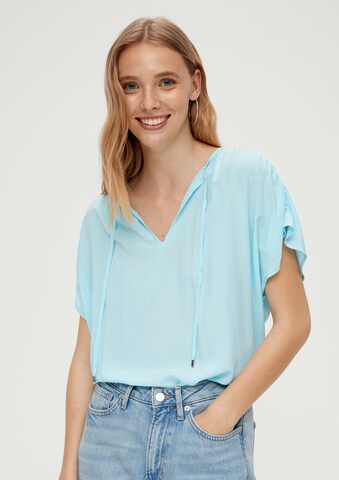 QS - Blusa em azul: frente