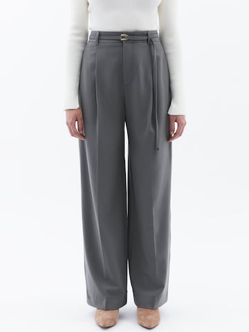 OXXO Loose fit Pleat-Front Pants in Grey: front