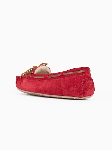 Minnetonka - Pantufa 'Cally' em vermelho