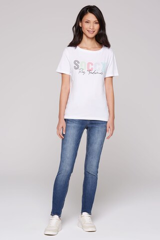 Soccx Basic T-Shirt mit U-Boot-Ausschnitt und Logo in Weiß