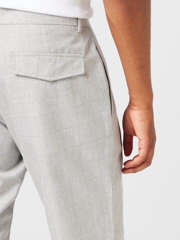 TOPMAN - Tapered Pantalón plisado en gris