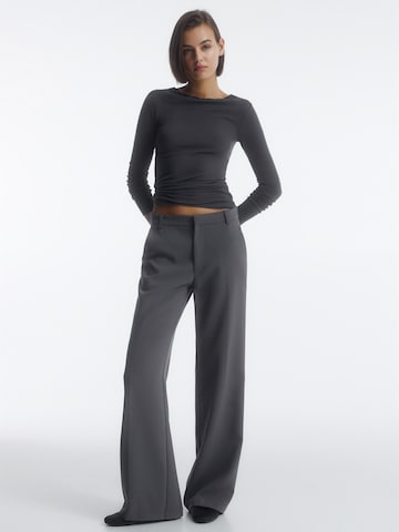 Pull&Bear Loose fit Pleated Pants in Grey