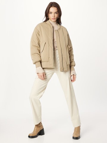 Regular Pantalon cargo 'SILLE' PIECES en blanc