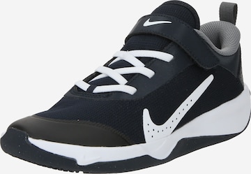 Chaussure de sport 'Omni Multi-Court' NIKE en bleu : devant