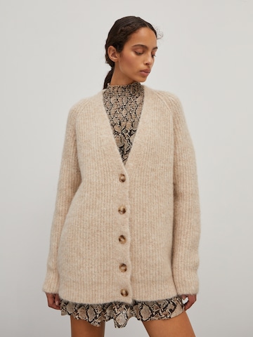 EDITED Knit Cardigan 'Eliandro' in Beige: front