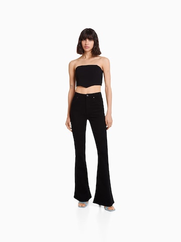 Bershka Flared Jeans in Schwarz