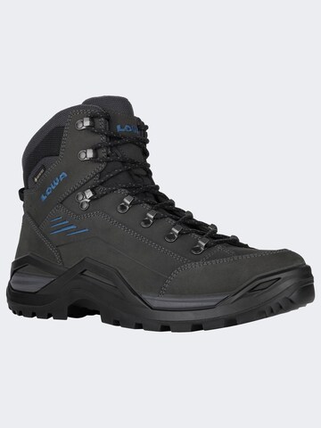 LOWA Boots in Grau