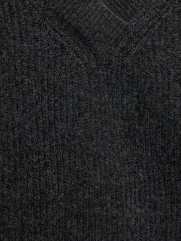 Pull&Bear Sweater in Grey