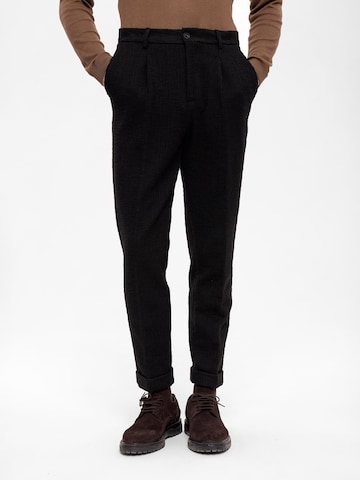 Antioch Slim fit Pleat-front trousers in Black: front